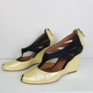 No 704b peep toe patent leather wedges